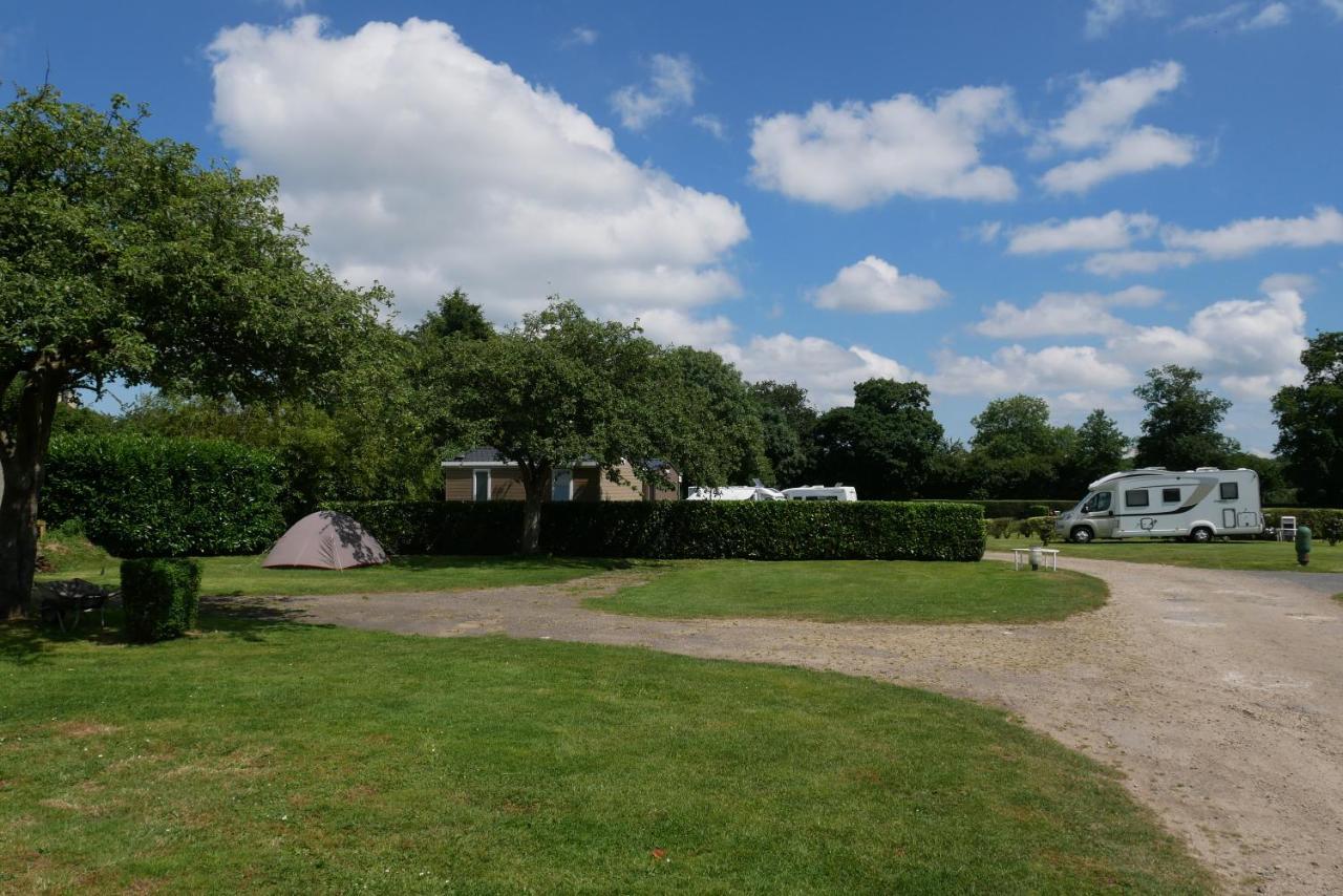 Camping Sainte Mère Eglise Esterno foto